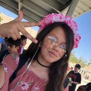 Meet your Posher, Naydine